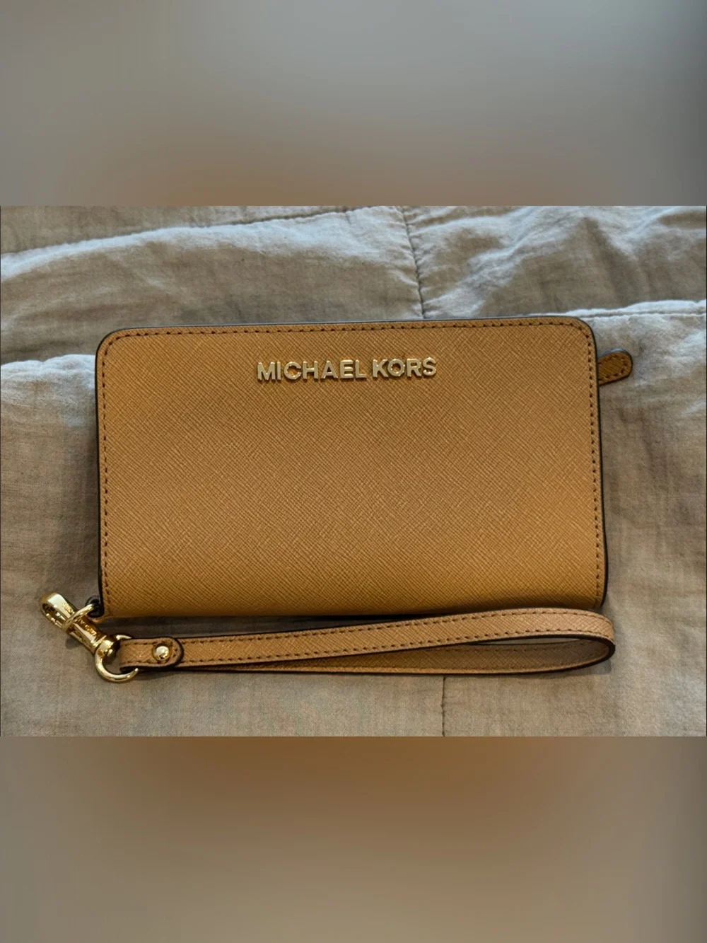 Michael Kors Beige/Tan Saffiano Leather Wristlet Gold Logo Animal Print Interior